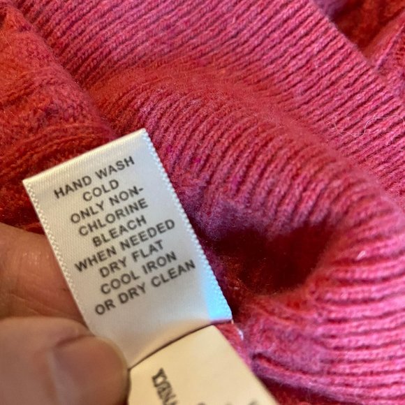 🌺Bright Pink Banana Republic Sweater🌺 - Picture 5 of 7